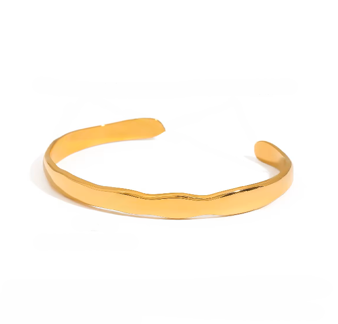 WaveFlow Gold Bangle