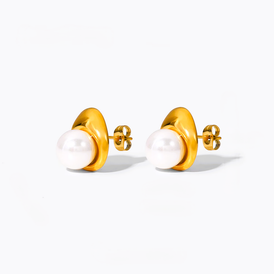 Elara Oval Pearl Stud Earrings